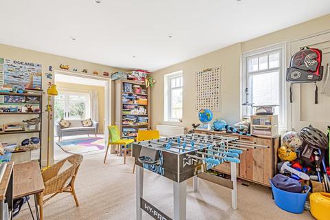91 Ember Lane, Esher, KT10 8EQ
