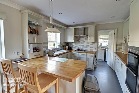 19 Colonial Drive, Northampton, NN4 0BL