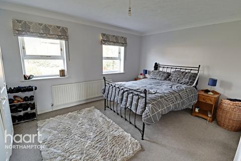 19 Colonial Drive, Northampton, NN4 0BL