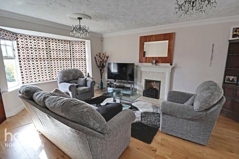 19 Colonial Drive, Northampton, NN4 0BL