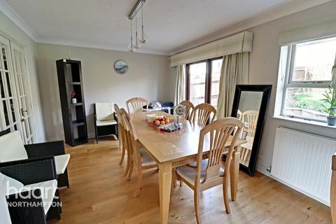 19 Colonial Drive, Northampton, NN4 0BL