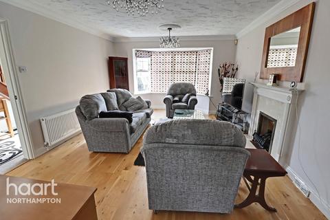 19 Colonial Drive, Northampton, NN4 0BL
