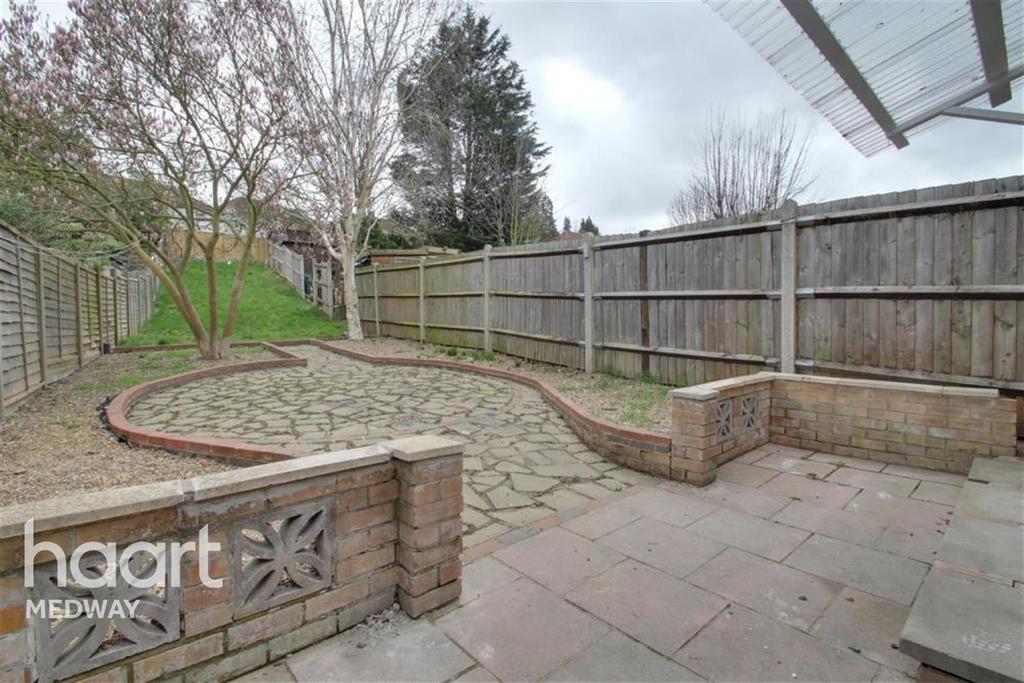 Darnley Road, Rochester, ME2 3 bed terraced house £1,200 pcm (£277 pw)