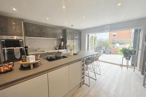 6 Anchor Row, Exeter, EX2 7FY
