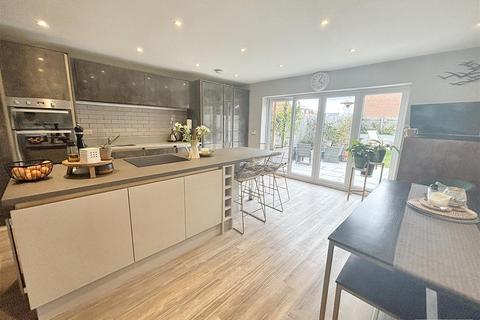 6 Anchor Row, Exeter, EX2 7FY
