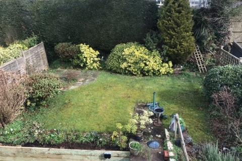 8 Bishops Close, Fernhurst, Haslemere, GU27 3NY