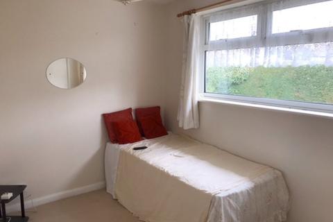 8 Bishops Close, Fernhurst, Haslemere, GU27 3NY