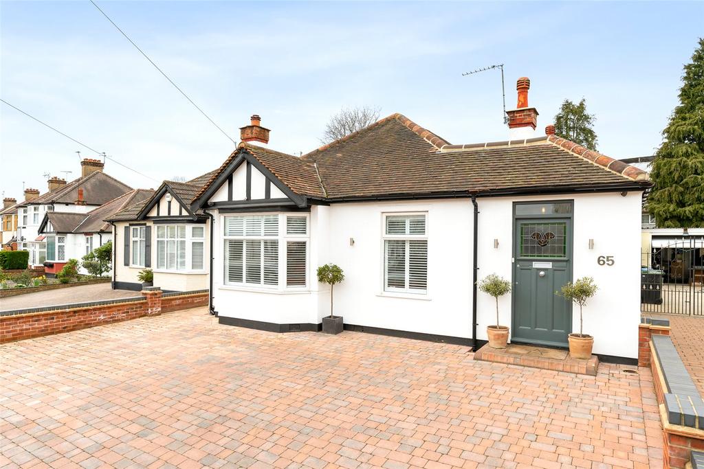 Queen Annes Grove, Enfield, EN1 3 bed bungalow £800,000
