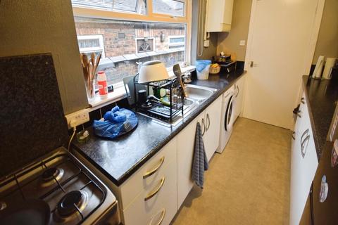 2 bedroom terraced house to rent, Dartmouth Street, Burslem