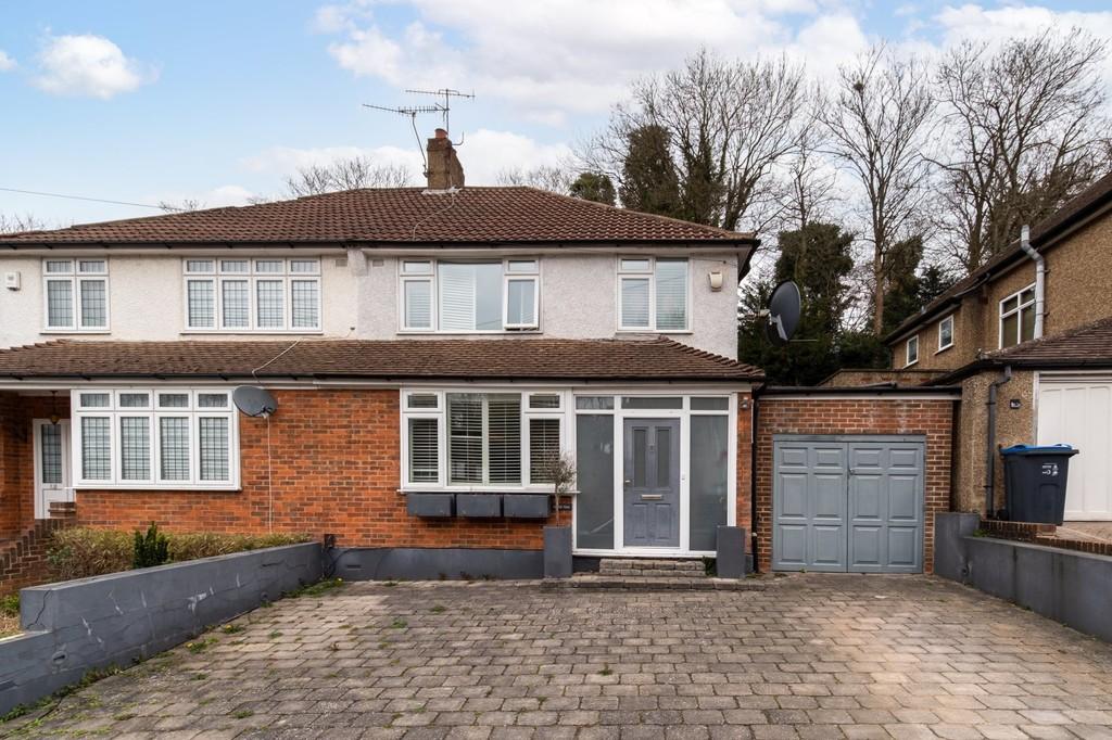Mead Way, Coulsdon, CR5 1PQ 3 bed semidetached house £525,000
