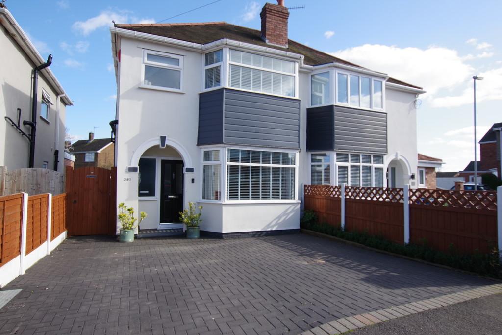 Oxford Gardens, Stafford 3 bed semidetached house £215,000