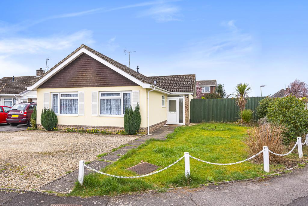 Damask Way, Warminster 3 bed detached bungalow £335,000