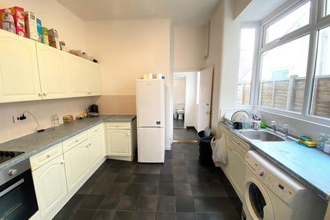 4 bedroom terraced house to rent - Chetwynd Road, Southsea