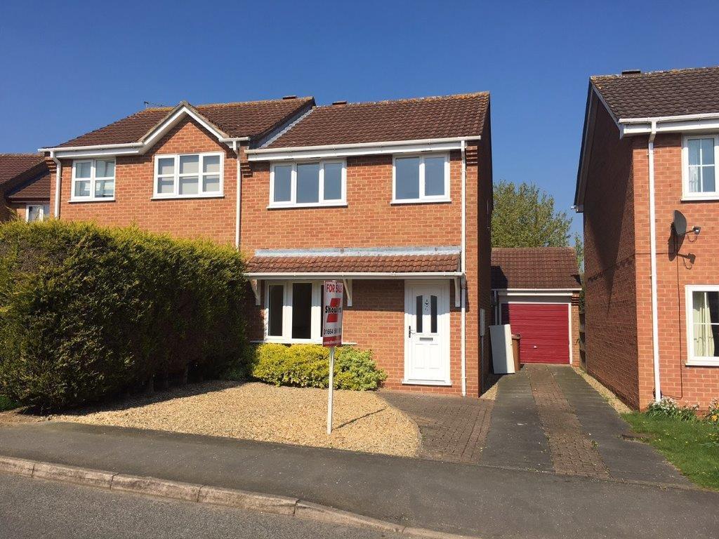 Clark Drive, Melton Mowbray 3 bed semidetached house £725 pcm (£167 pw)