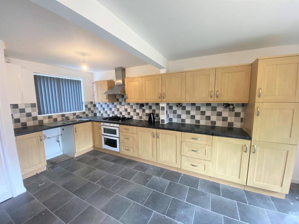 Ashbourne Crescent Ingol PR2 3ZQ 5 bed terraced house £795 pcm (£183 pw)