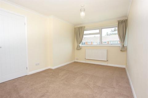 3 bedroom terraced house to rent, Wilmot Close, Witney, Oxfordshire, OX28