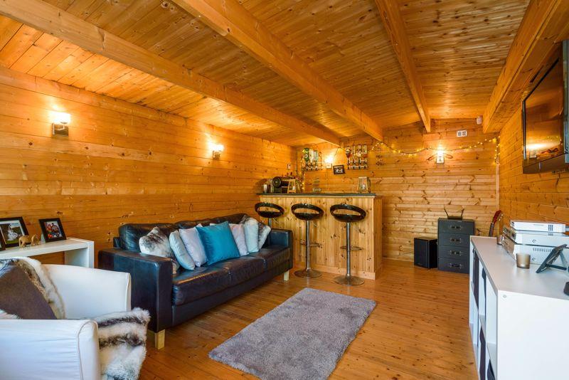 Outbuilding/summer