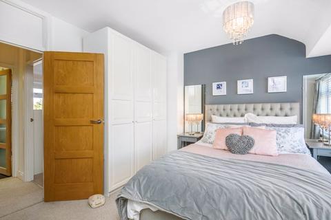 42 Cowper Close, Welling, DA16 2JT