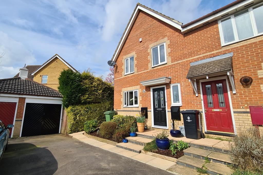 Smarts Close, Brackley 3 bed semidetached house £279,950