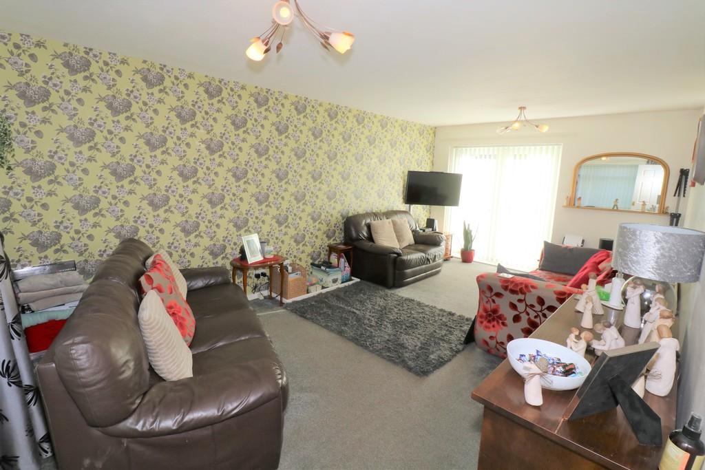 ster Avenue, Kenilworth 3 bed end of terrace house £315,000