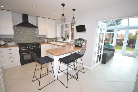 8 Clover Leas, Epping, CM16 5EA