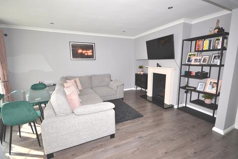8 Clover Leas, Epping, CM16 5EA