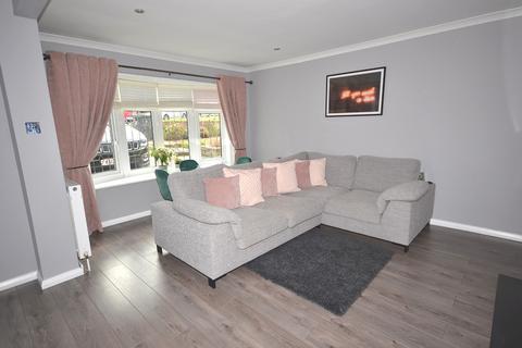 8 Clover Leas, Epping, CM16 5EA