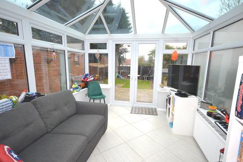8 Clover Leas, Epping, CM16 5EA