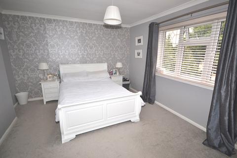 8 Clover Leas, Epping, CM16 5EA