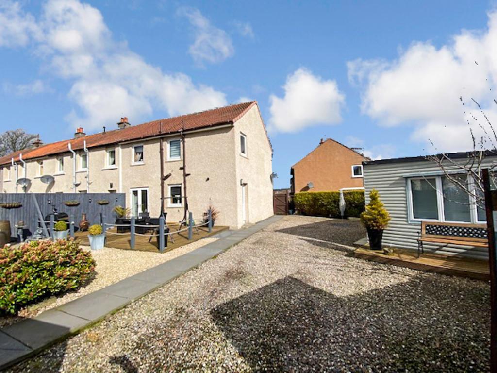 Winifred Crescent, Kirkcaldy 3 bed end of terrace house £135,000