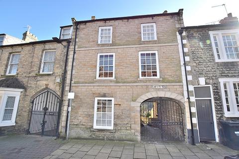 2 bedroom townhouse to rent, Carters Yard, Richmond