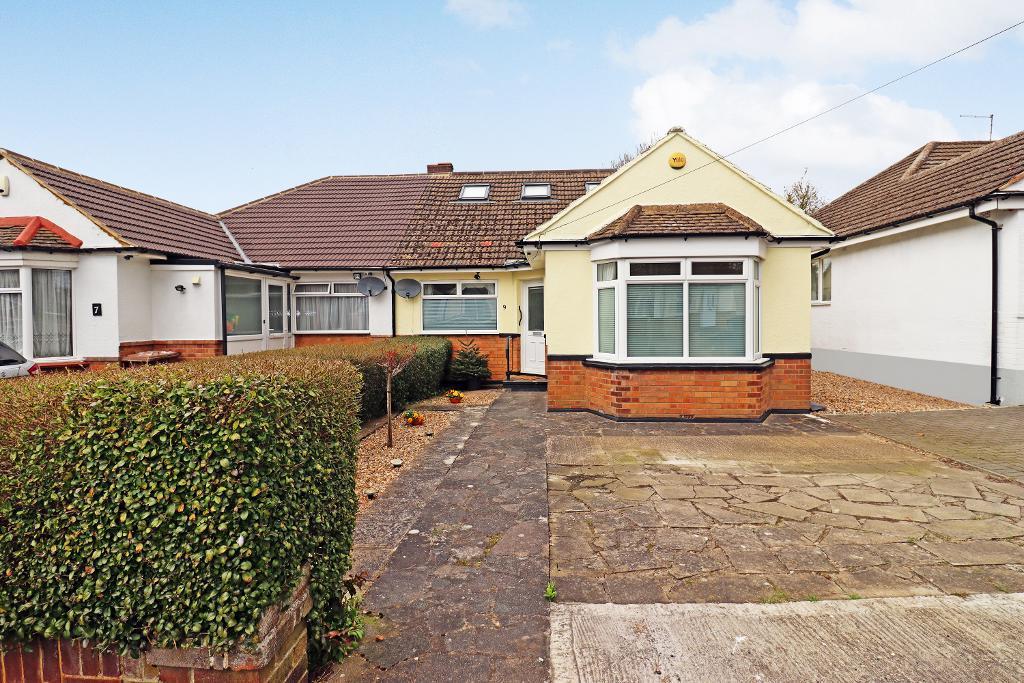 Cheviot Road, Sundon Park, Luton, Bedfordshire, LU3 3DQ 3 bed bungalow