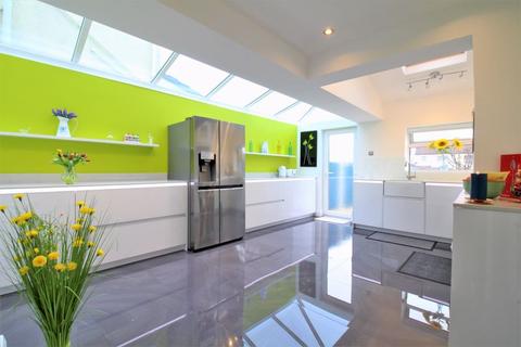 82 Ashlea Road, Wirral, CH61 5UW