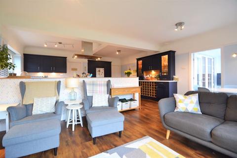 35 Beachcroft Road, Wirral, CH47 6BD