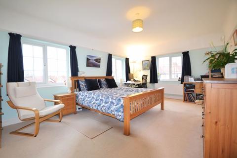 35 Beachcroft Road, Wirral, CH47 6BD