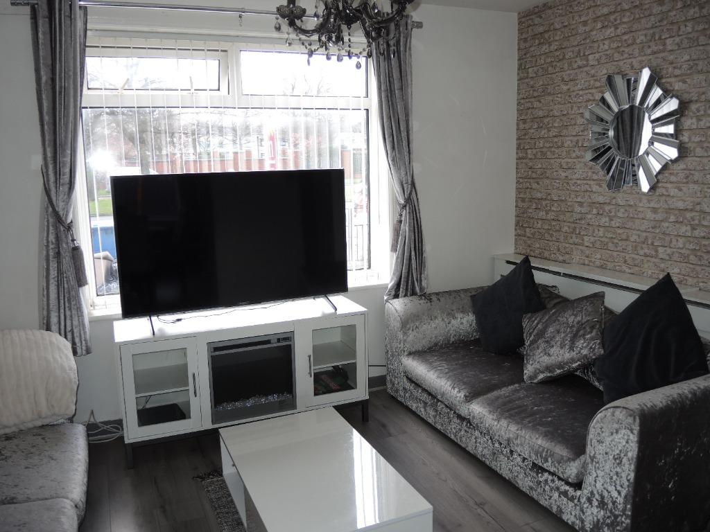 Queens Drive, Walton, Liverpool, L4 3 bed terraced house £135,000