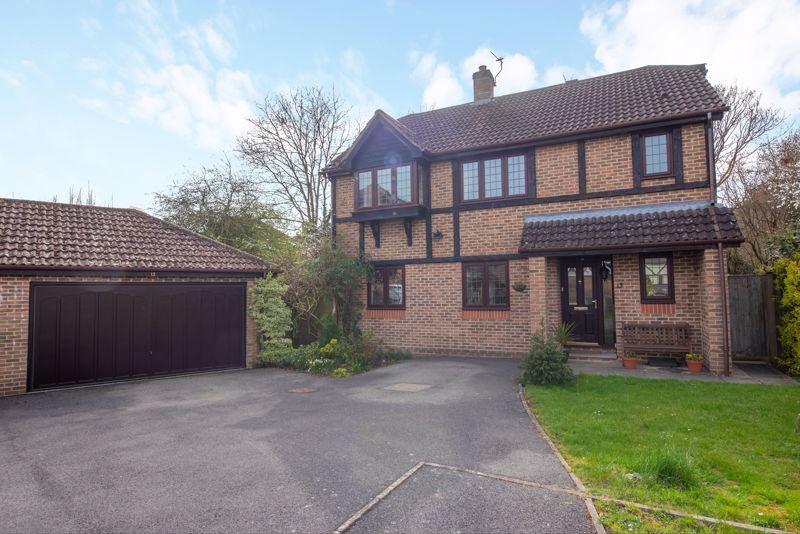 Hart Close, Uckfield 4 bed detached house £540,000