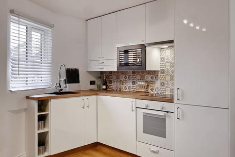 24 Beeches Close, London, SE20 8ED