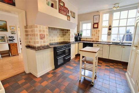 Flat 3, 50 Bromyard Road, Worcester, WR2 5DA
