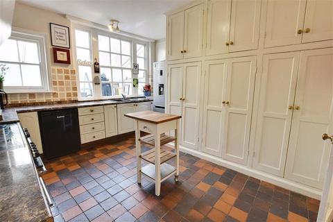 Flat 3, 50 Bromyard Road, Worcester, WR2 5DA