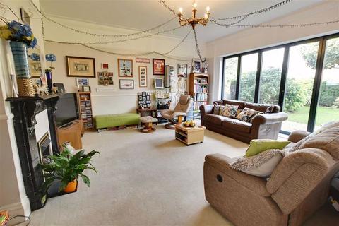 Flat 3, 50 Bromyard Road, Worcester, WR2 5DA