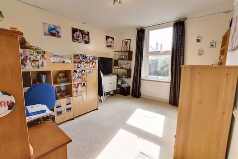 Flat 3, 50 Bromyard Road, Worcester, WR2 5DA