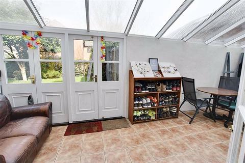 Flat 3, 50 Bromyard Road, Worcester, WR2 5DA