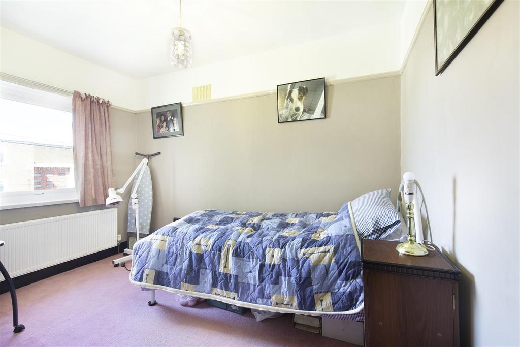 Bed 2.jpg