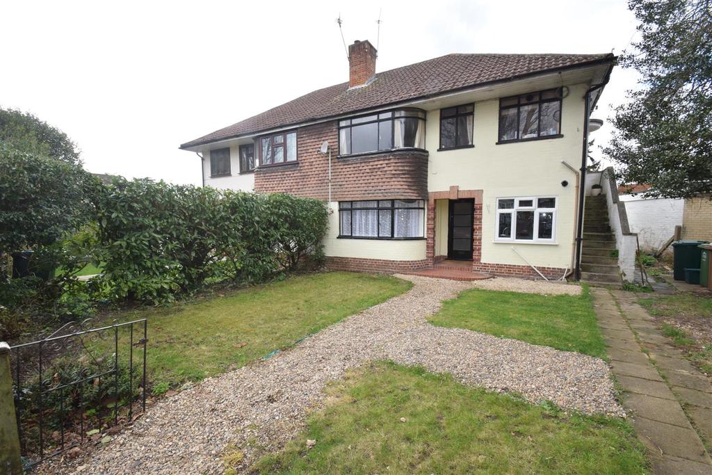 Penton Road Staines Upon Thames Surrey 2 bed £1,200 pcm (£