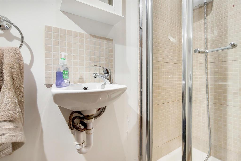 8 Shower Room-0.jpg