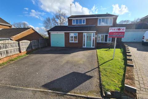 69 Bettina Close, Nuneaton, CV10 9EX