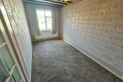 69 Bettina Close, Nuneaton, CV10 9EX