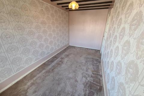 69 Bettina Close, Nuneaton, CV10 9EX