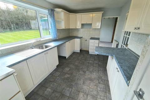 69 Bettina Close, Nuneaton, CV10 9EX